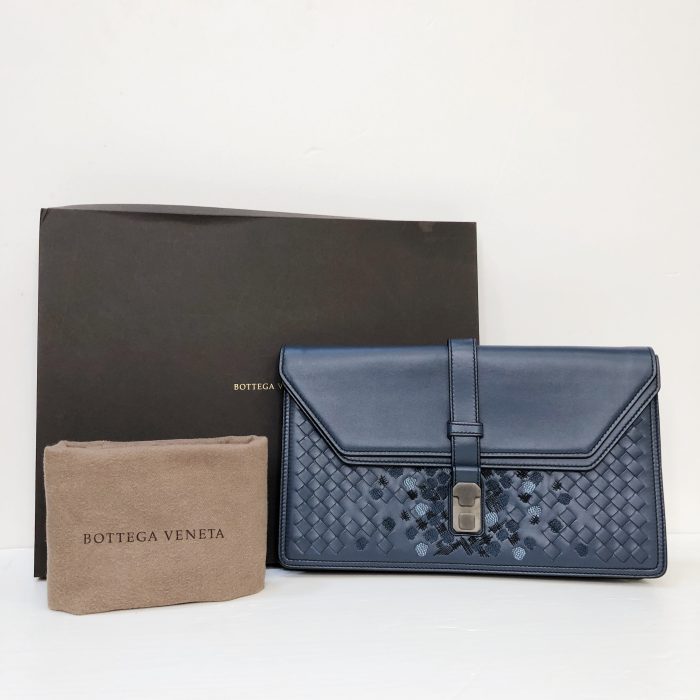 BOTTEGA VENETA Blue Intreciatto Leather Clutch Bag – RHW – ezbeli