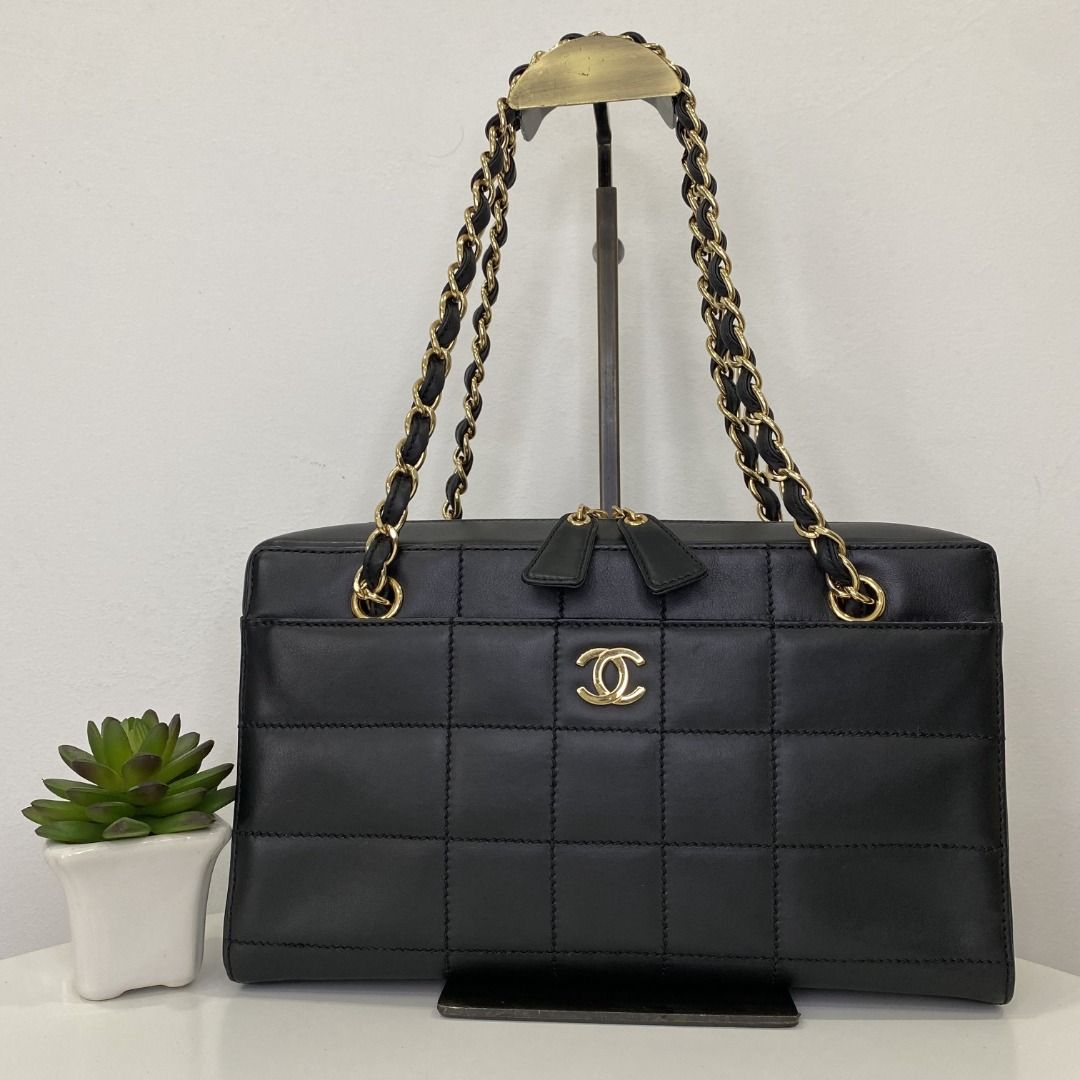 chanel_vintage_choco_bar_black_1690903041_ccfc152f_progressive.jpg
